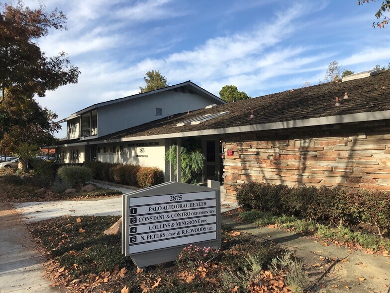 2875 Middlefield Rd, Palo Alto, CA à louer - Photo de l’immeuble – Image 2 sur 3