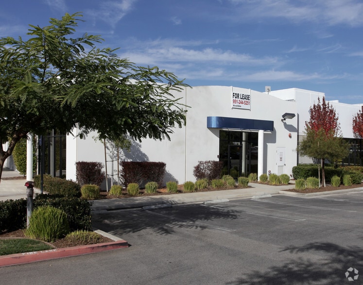 31885 Corydon Rd, Lake Elsinore, CA à louer - Photo principale – Image 1 sur 4