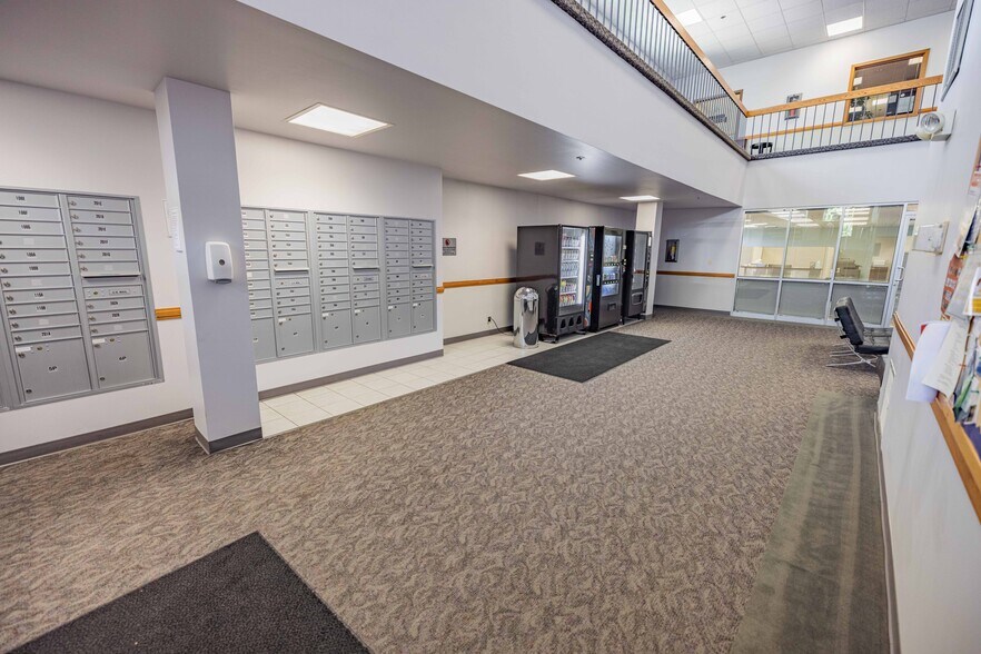 800 W 5th Ave, Naperville, IL à louer - Photo de l’immeuble – Image 3 sur 12