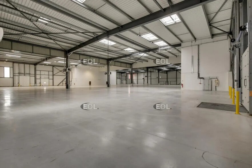 Local d’activités dans Le Thillay à louer - Photo intérieure – Image 3 sur 9