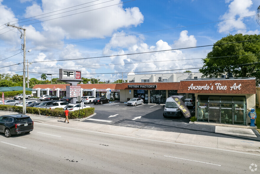 821-859 E Oakland Park Blvd, Oakland Park, FL à louer - Photo de l’immeuble – Image 1 sur 13