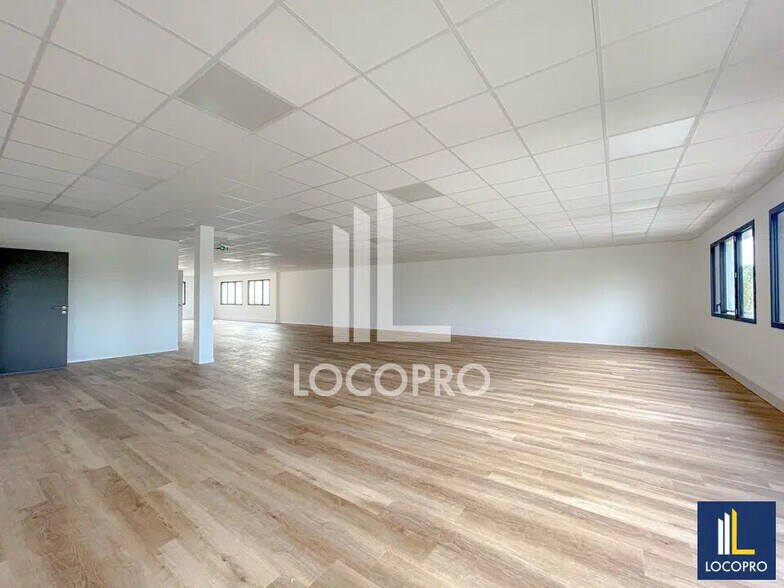 480 Route De Berre, Éguilles à louer - Photo de l’immeuble – Image 1 sur 5