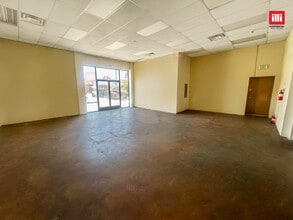 13916 Ramona Blvd, Baldwin Park, CA à louer Photo intérieure– Image 2 sur 3