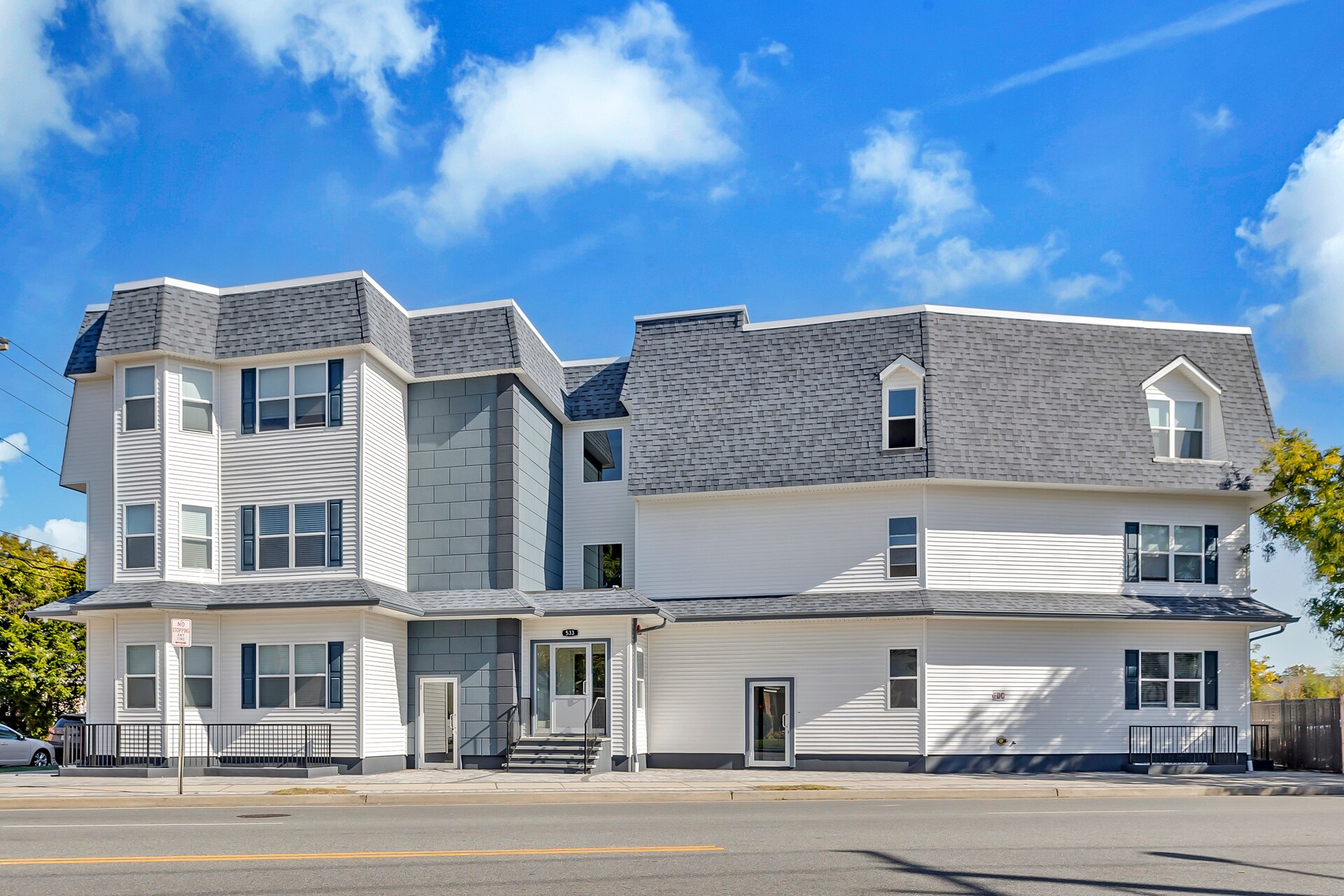 533 Greenwich St, Hempstead, NY à louer Photo de l’immeuble– Image 1 sur 23