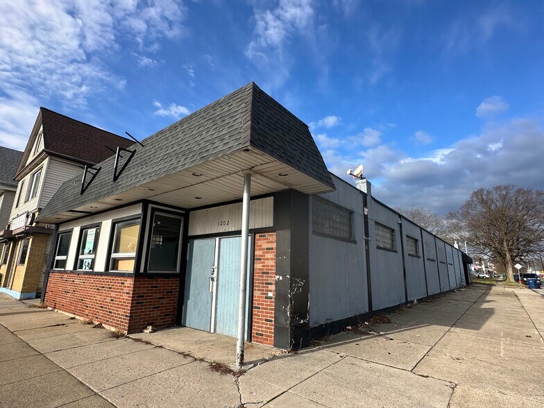 1202 E Lovejoy St, Buffalo, NY à vendre - Photo de l’immeuble – Image 3 sur 15