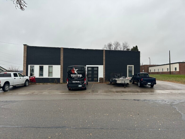 102 SE 2nd Ave, Elgin, MN à vendre - Photo de l’immeuble – Image 3 sur 5
