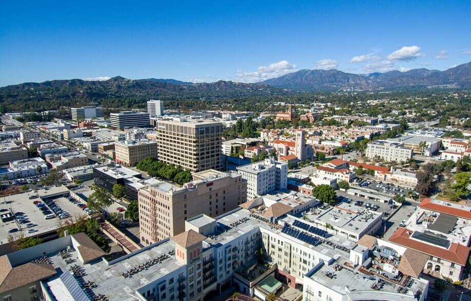 530-532 E Colorado Blvd, Pasadena, CA à vendre - Photo de l’immeuble – Image 2 sur 13