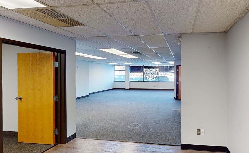43902 Woodward Ave, Bloomfield Hills, MI à louer - Numérisation 3D Matterport – Image 2 sur 5