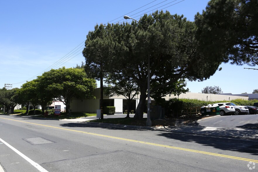 169 N Maple St, Corona, CA à louer - Photo de l’immeuble – Image 3 sur 4