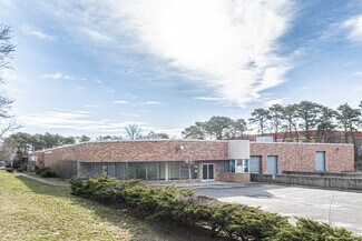 Plus de détails pour 100 Pine Aire Dr, Bay Shore, NY - Industriel/Logistique à louer
