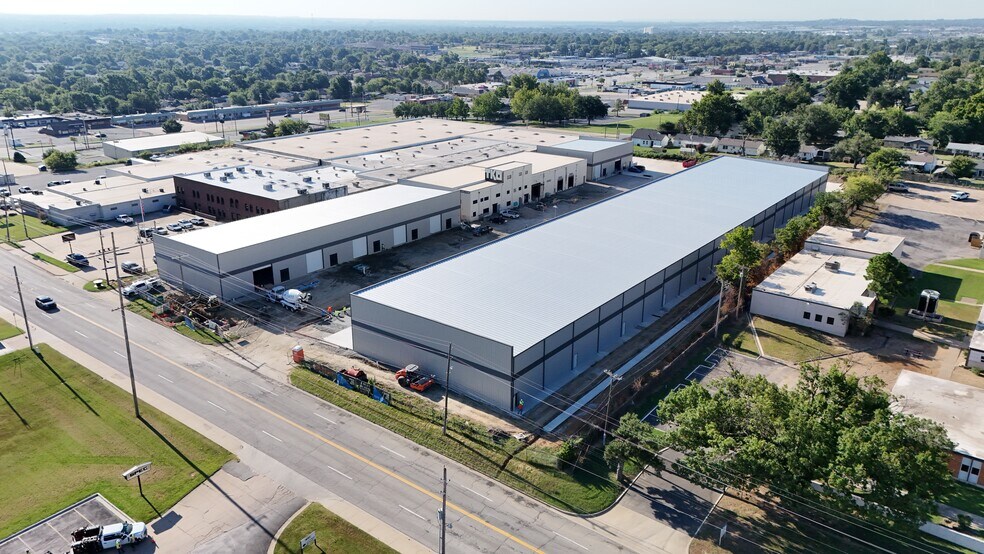 Midtown Industrial Park for Sale portefeuille de 4 biens à vendre sur LoopNet.fr - Photo principale – Image 1 sur 11