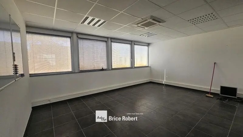 Bureau dans Chassieu à vendre - Photo intérieure – Image 2 sur 4