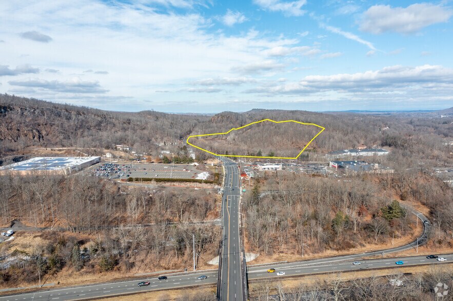 525 Kensington Ave, Meriden, CT à vendre - Aérien – Image 3 sur 11