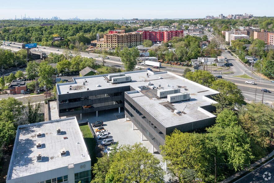 70 Grand Ave, River Edge, NJ à louer - Aérien – Image 3 sur 4