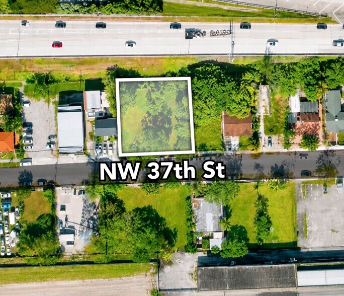 345 NW 37 St, Miami, FL à louer - Photo de l’immeuble – Image 2 sur 5
