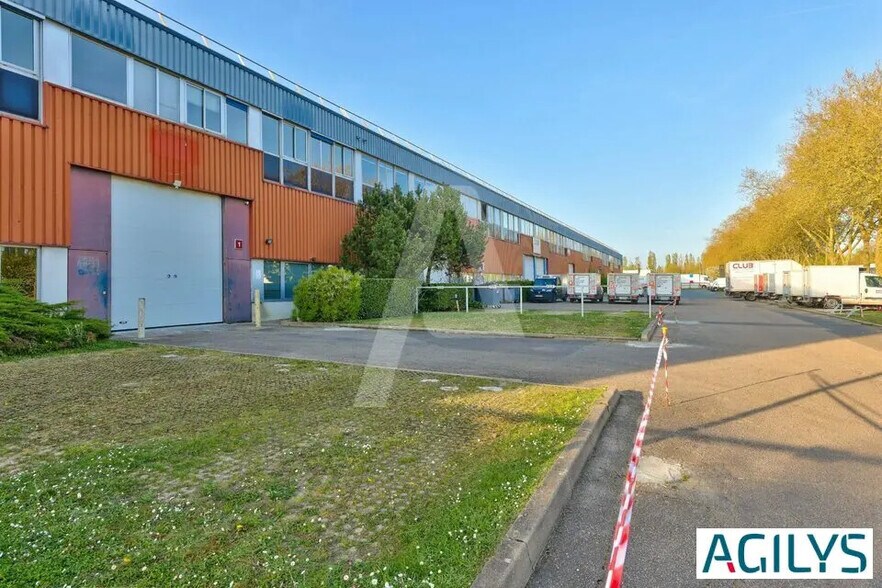 Local d’activités dans Trappes à louer - Photo de l’immeuble – Image 3 sur 3