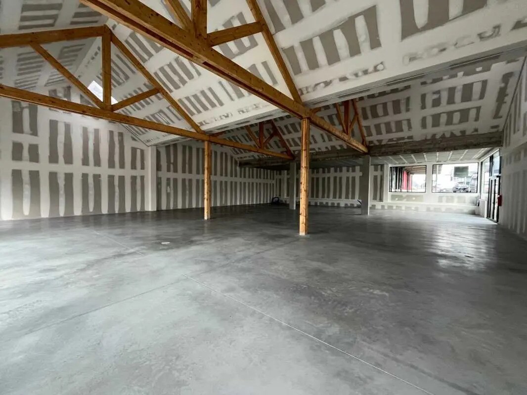 Local commercial dans Guérande à louer Photo de l’immeuble– Image 1 sur 7