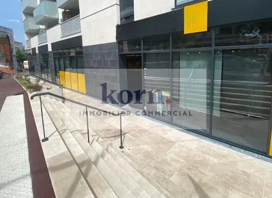 Local commercial dans SAINT-CYR-L'ECOLE à louer - Photo de l’immeuble – Image 2 sur 4