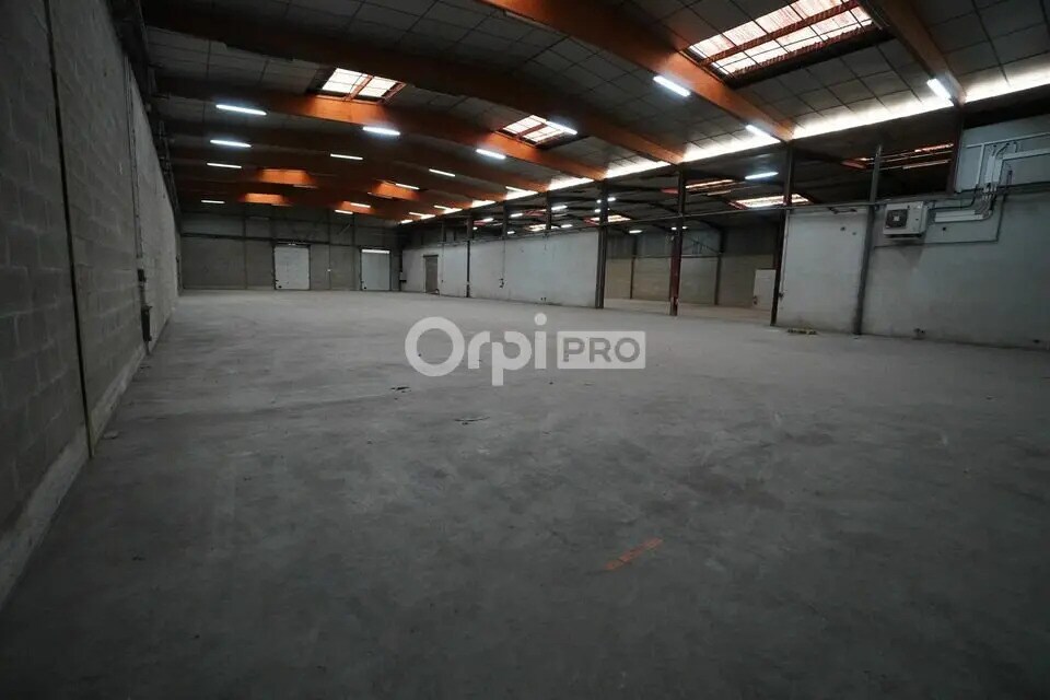 Local d’activités dans Quetigny à louer Photo de l’immeuble– Image 1 sur 8