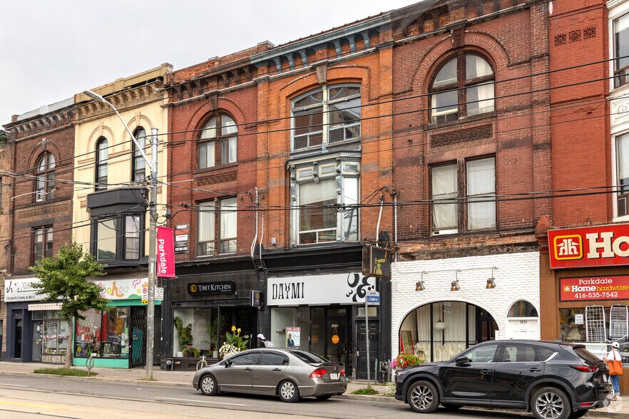 1376 Queen St W, Toronto, ON à louer - Photo de l’immeuble – Image 2 sur 2