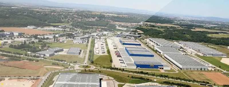 Local d'activités dans Saint-Quentin-Fallavier à vendre - Aérien – Image 1 sur 26