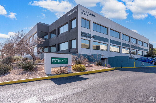 Plus de détails pour Renovated Business Park w/ New Anchor – Bureau à vendre, Las Vegas, NV