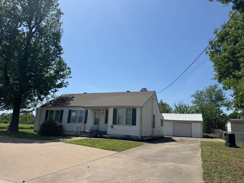 2004 S 13th St, Rogers, AR à vendre - Photo de l’immeuble – Image 1 sur 2