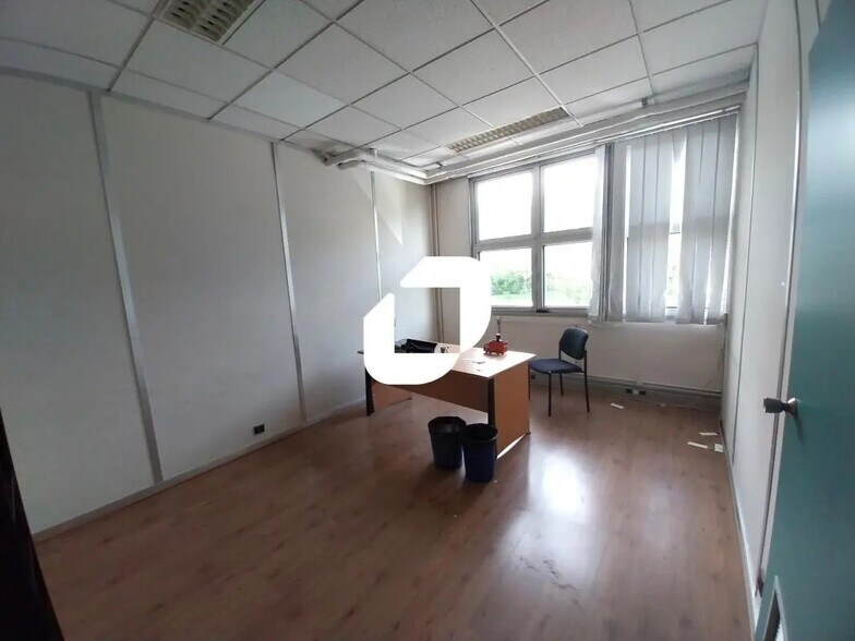 Bureau dans Villiers-sur-Marne à louer - Photo de l’immeuble – Image 2 sur 9