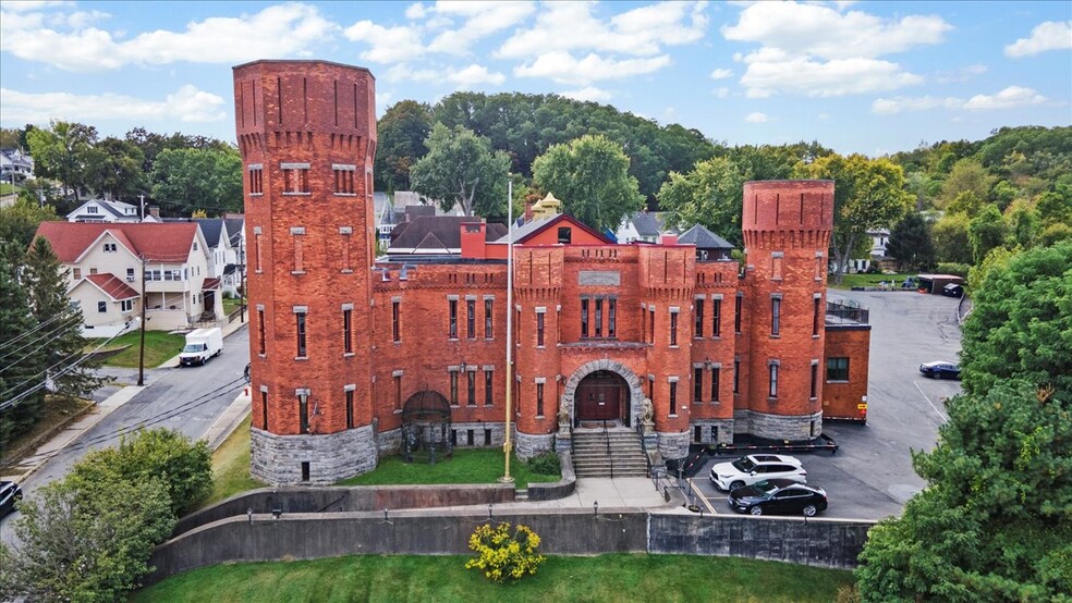 49 Florida Ave, Amsterdam, NY à vendre - Photo de l’immeuble – Image 1 sur 94