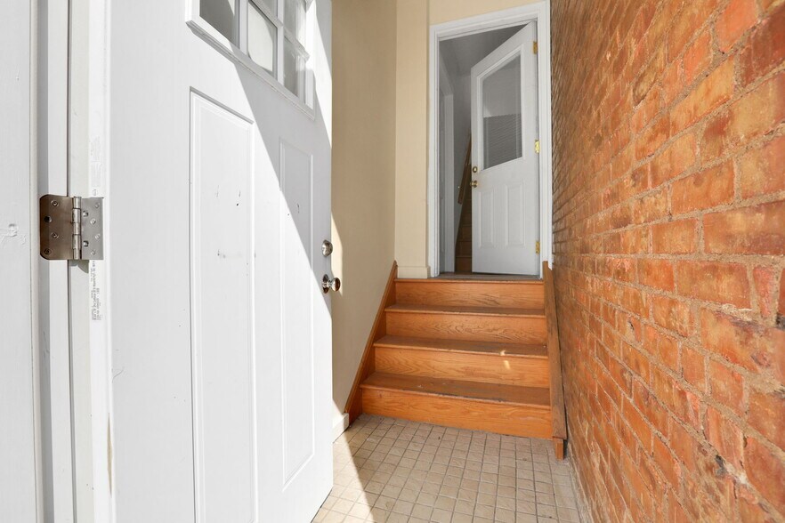 730-732 Broadway, Kingston, NY à vendre - Photo de l’immeuble – Image 2 sur 35