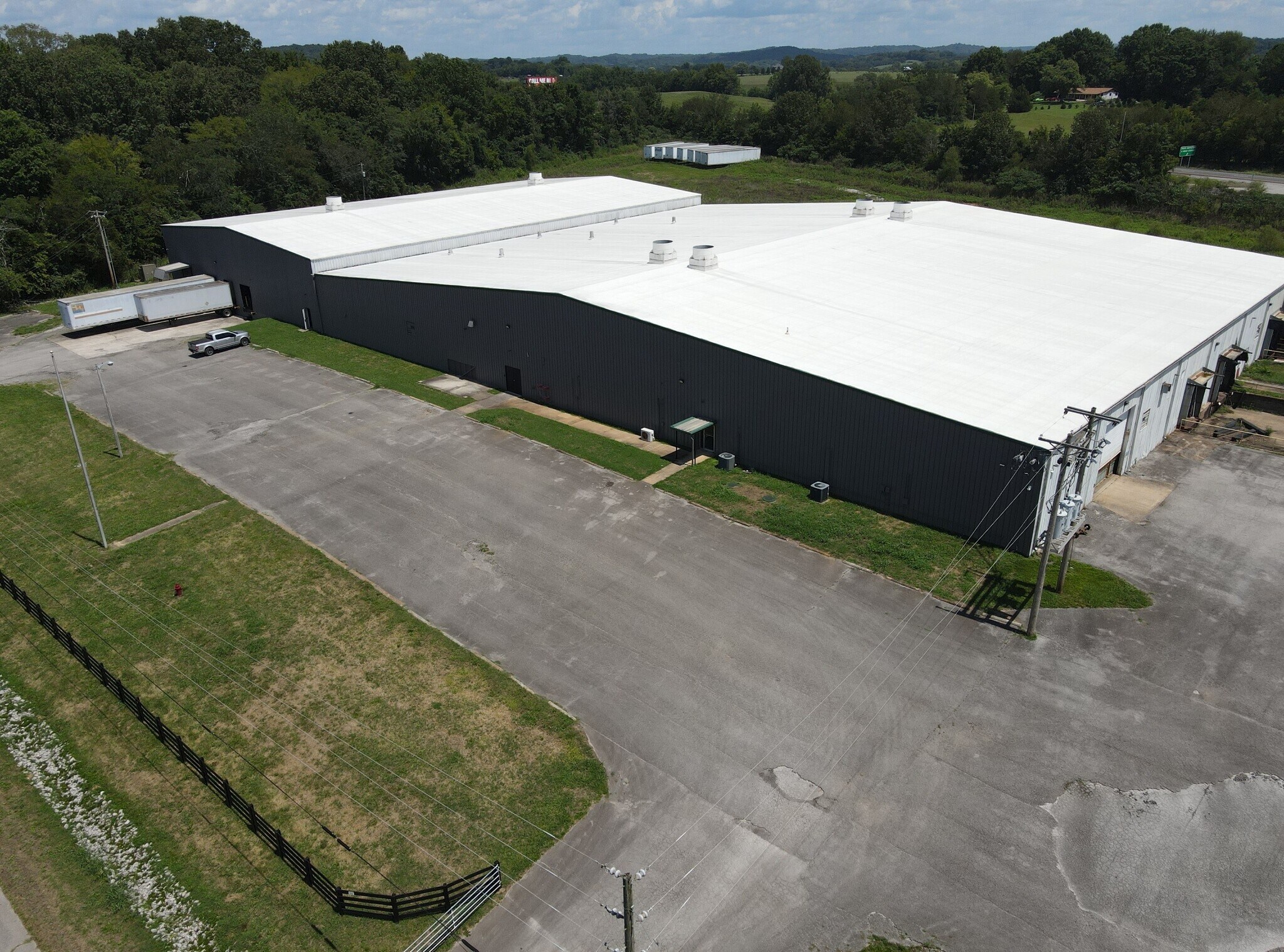 301 George Whitfield Industrial Park Rd, Elkton, TN à louer Photo principale– Image 1 sur 5