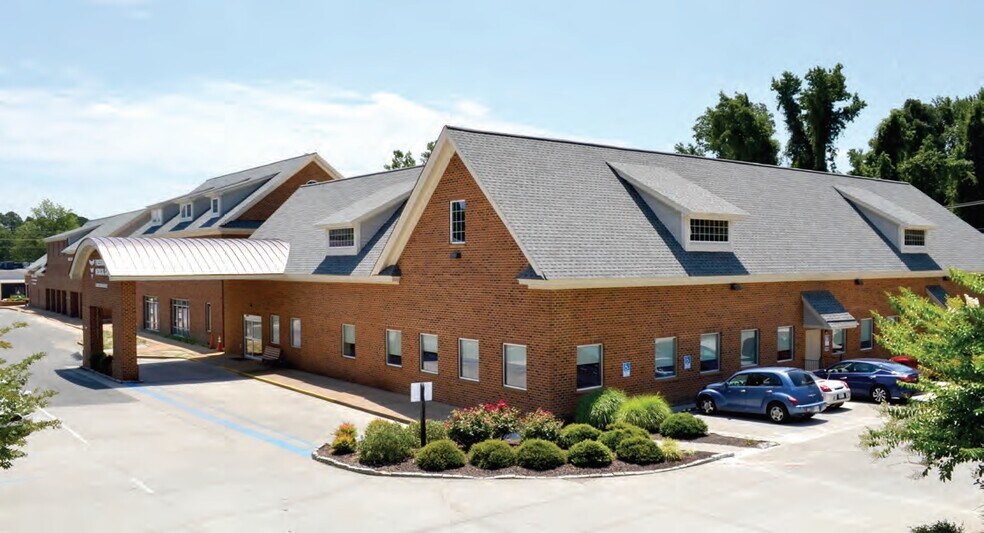 6738-6760 Main St, Gloucester, VA à vendre - Photo principale – Image 1 sur 11