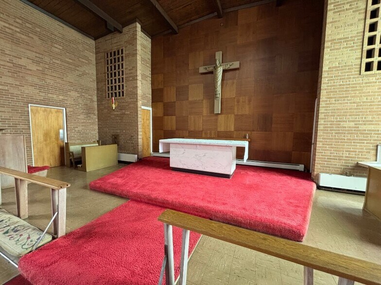 15603 Wick Rd, Allen Park, MI à louer - Photo intérieure – Image 3 sur 34