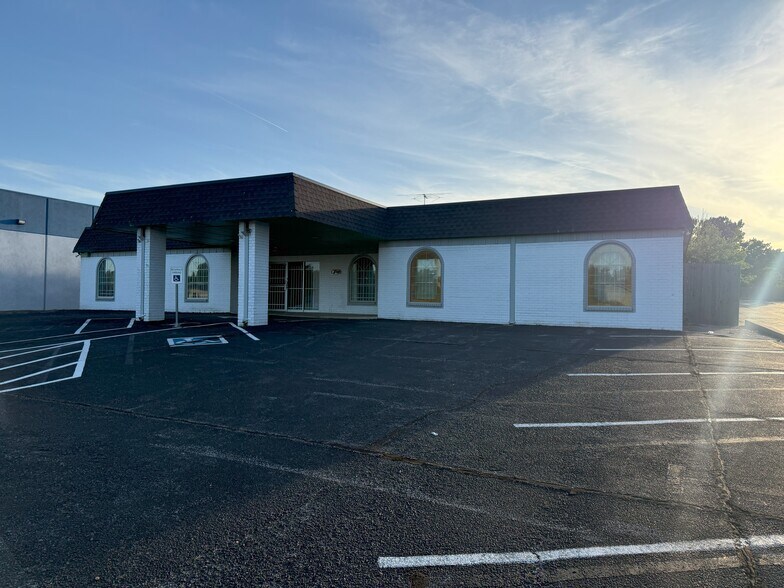 6425 N Meridian Ave, Oklahoma City, OK à louer - Photo de l’immeuble – Image 2 sur 3