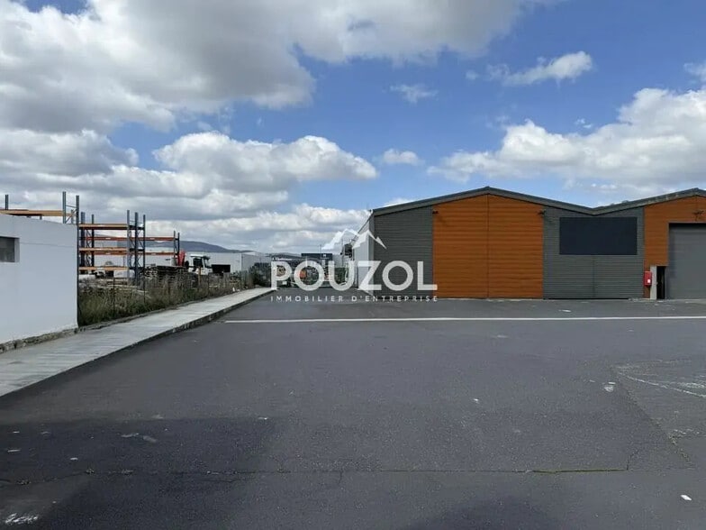 9 Rue Louis Blériot, Clermont-Ferrand à louer - Photo de l’immeuble – Image 2 sur 8