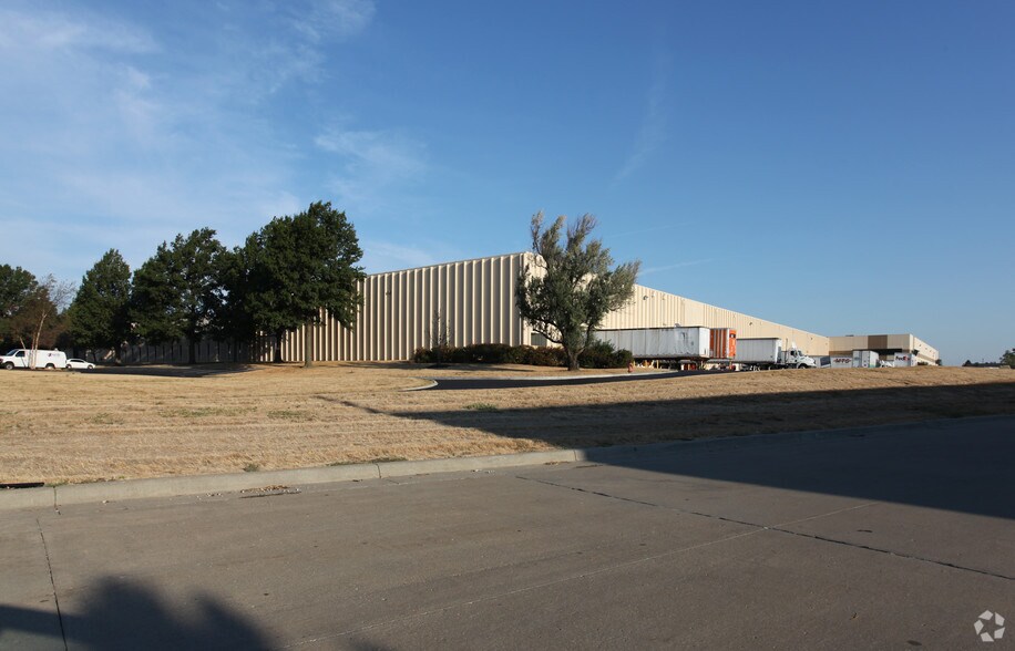 10707-10715 NW Airworld Dr, Kansas City, MO à louer - Photo principale – Image 1 sur 13