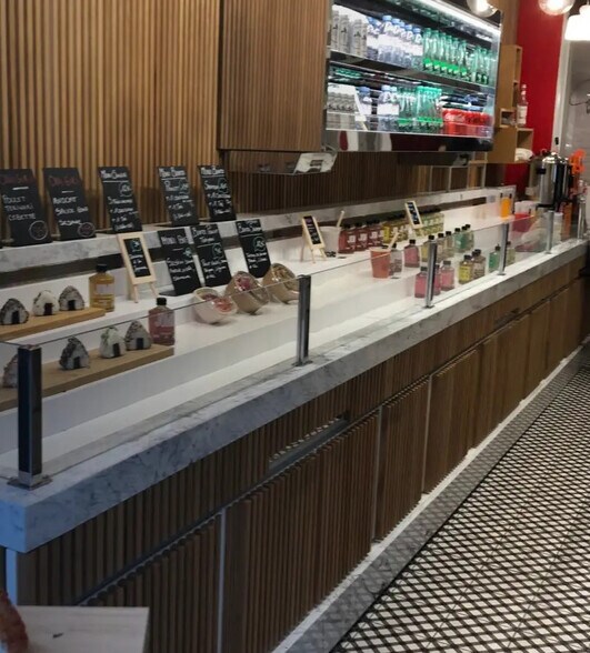 Local commercial dans Paris à louer - Photo intérieure – Image 1 sur 3