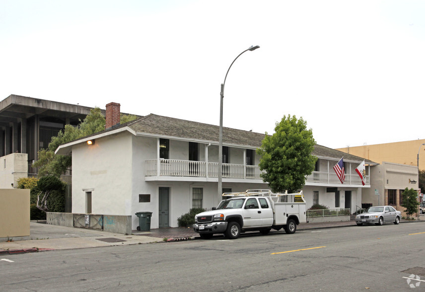 470 Tyler St, Monterey, CA à louer - Photo principale – Image 1 sur 2