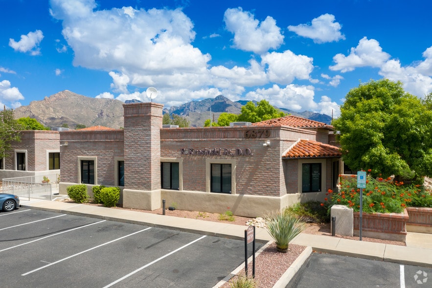 6879 N Oracle Rd, Tucson, AZ à louer - Photo principale – Image 1 sur 4