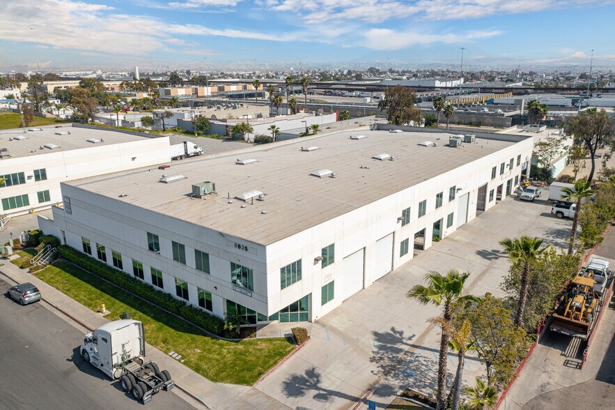 9835 Marconi Dr, San Diego, CA à louer - Photo de l’immeuble – Image 3 sur 11