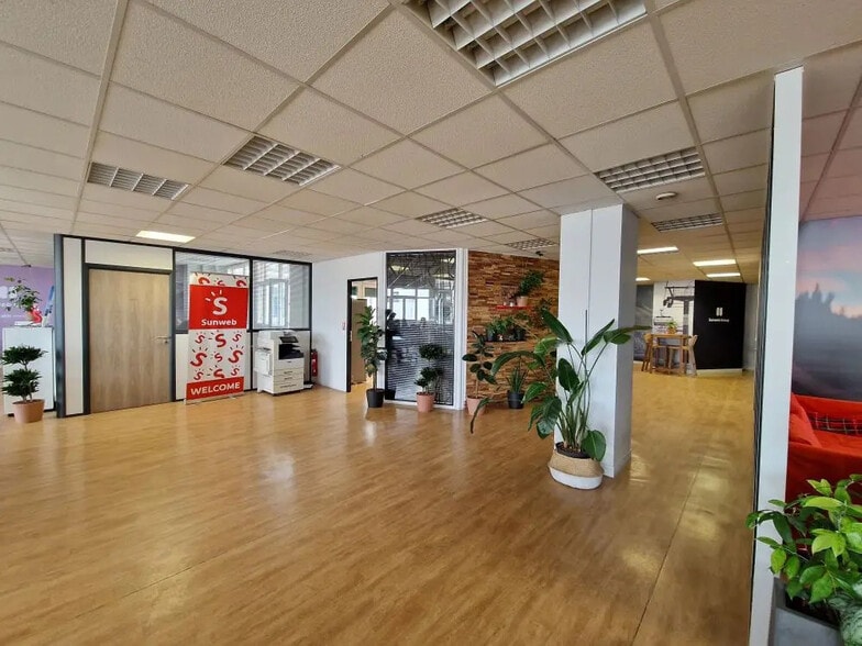 5 Avenue De La République, Paris à louer - Photo de l’immeuble – Image 2 sur 10