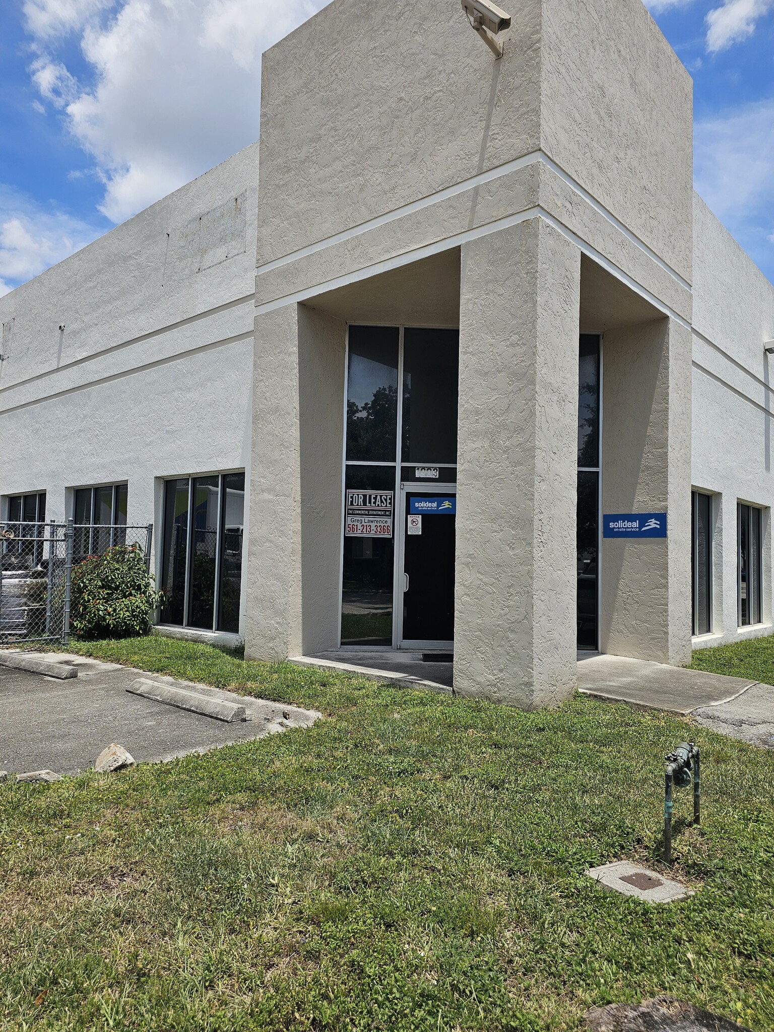 1903 NW 40th Ct, Pompano Beach, FL à louer Photo de l’immeuble– Image 1 sur 4