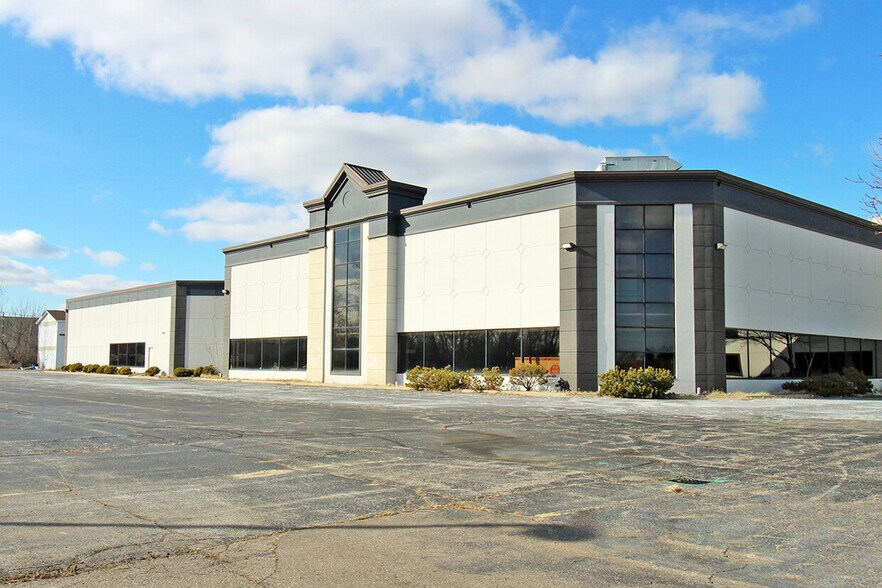 34911 Van Dyke Ave, Sterling Heights, MI à louer - Photo de l’immeuble – Image 2 sur 60