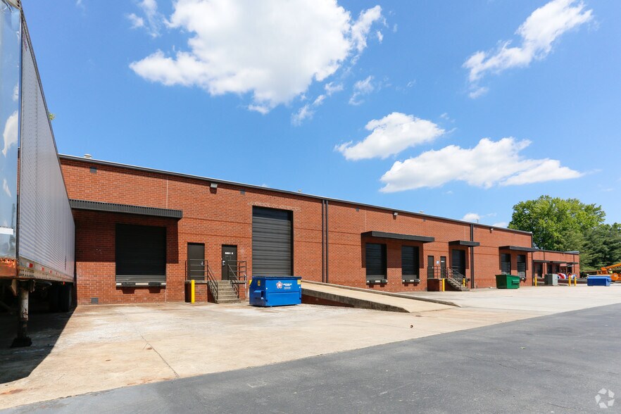 6600 Northpark Blvd, Charlotte, NC à louer - Photo de l’immeuble – Image 3 sur 4