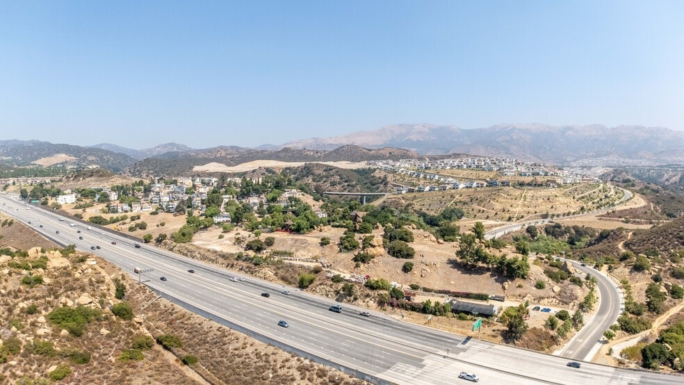 11225 Canoga ave, Chatsworth, CA à vendre - Aérien – Image 3 sur 4