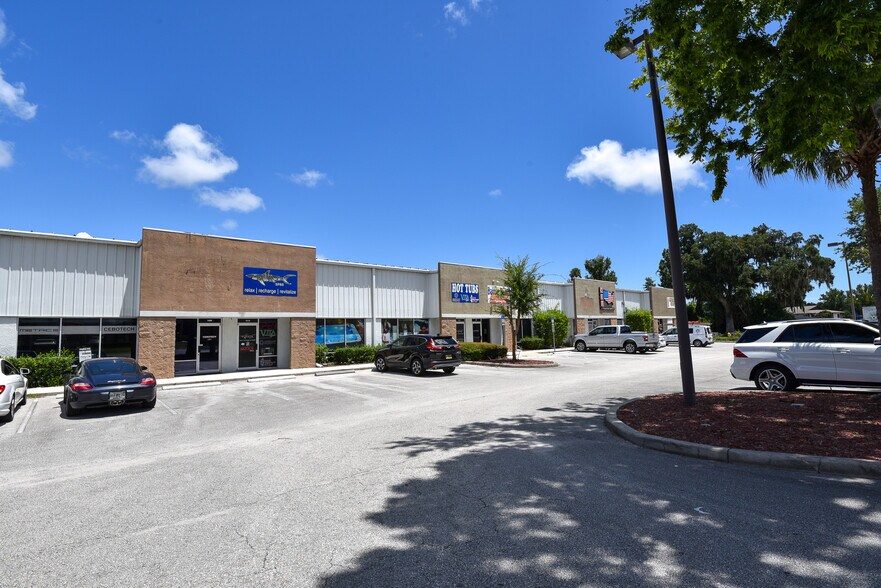 1757 N Nova Rd, Daytona Beach, FL à louer - Photo de l’immeuble – Image 2 sur 15