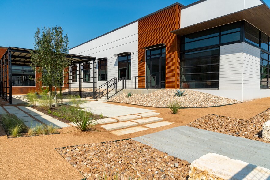 111 Tower Dr, San Antonio, TX à louer - Photo principale – Image 1 sur 4
