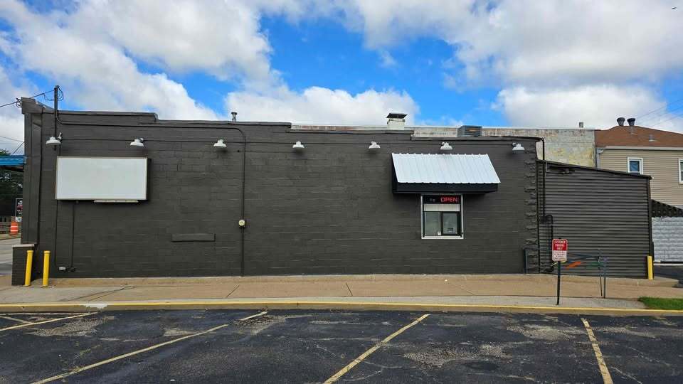 213 E Washington St, East Peoria, IL à vendre - Photo de l’immeuble – Image 2 sur 8