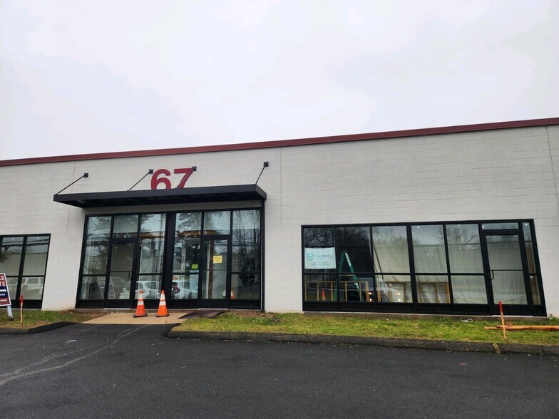 67 N Branford Rd, Branford, CT à louer - Photo de l’immeuble – Image 2 sur 14