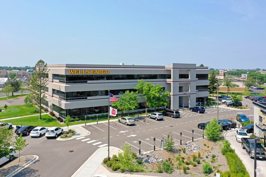 3200 Main St NW, Coon Rapids, MN à louer - Photo de l’immeuble – Image 3 sur 25